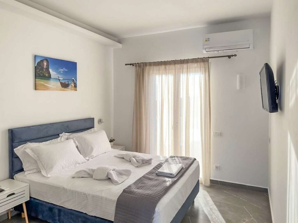 Private Double bedroom with Balcony